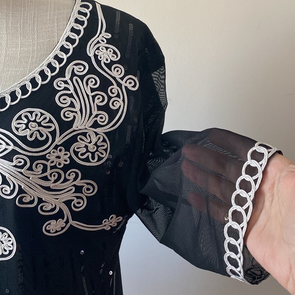 First Choice women’s elbow sleeve scoop neck sheer crochet accent sequins top - Picture 4 of 13